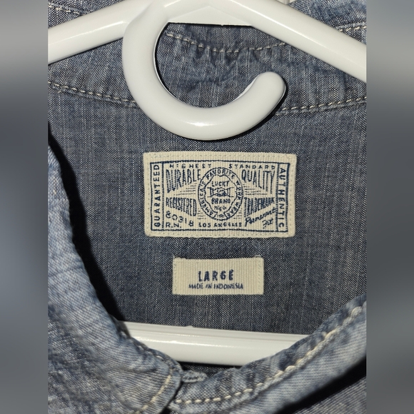 (L) Lucky chambray button up short sleeved top - Picture 2 of 6